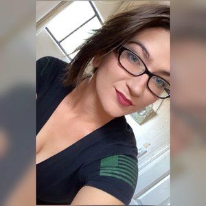 Meet your Posher, Elizabeth